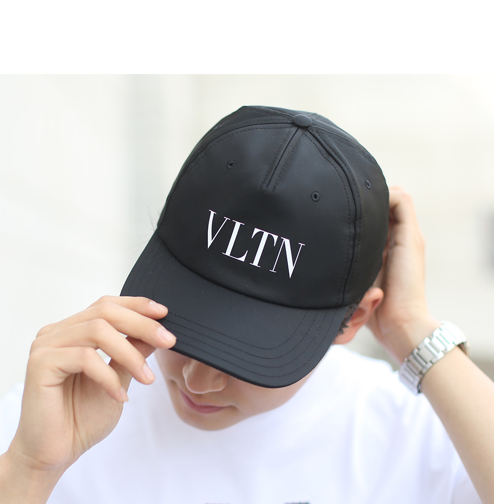 VLTN 로고 베이스볼 캡 2Y2HDA10 QYK (BK)_2.png